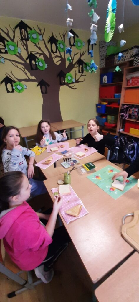 wykonywanie i degustacja tostów