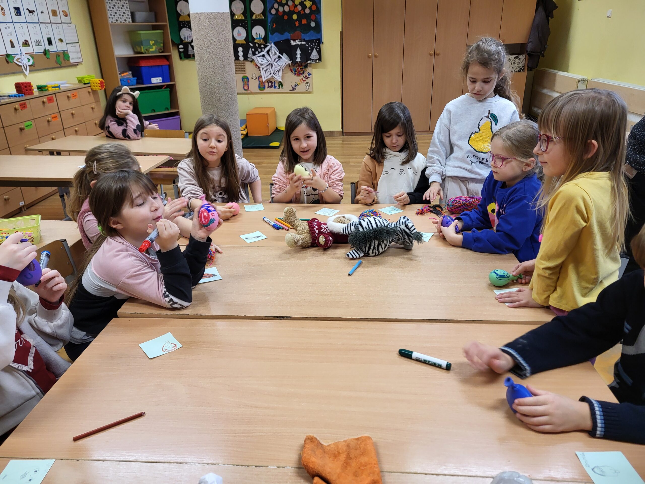 uczniowie kl. IC uczestniczyli w warsztatach sensorycznych gniotki