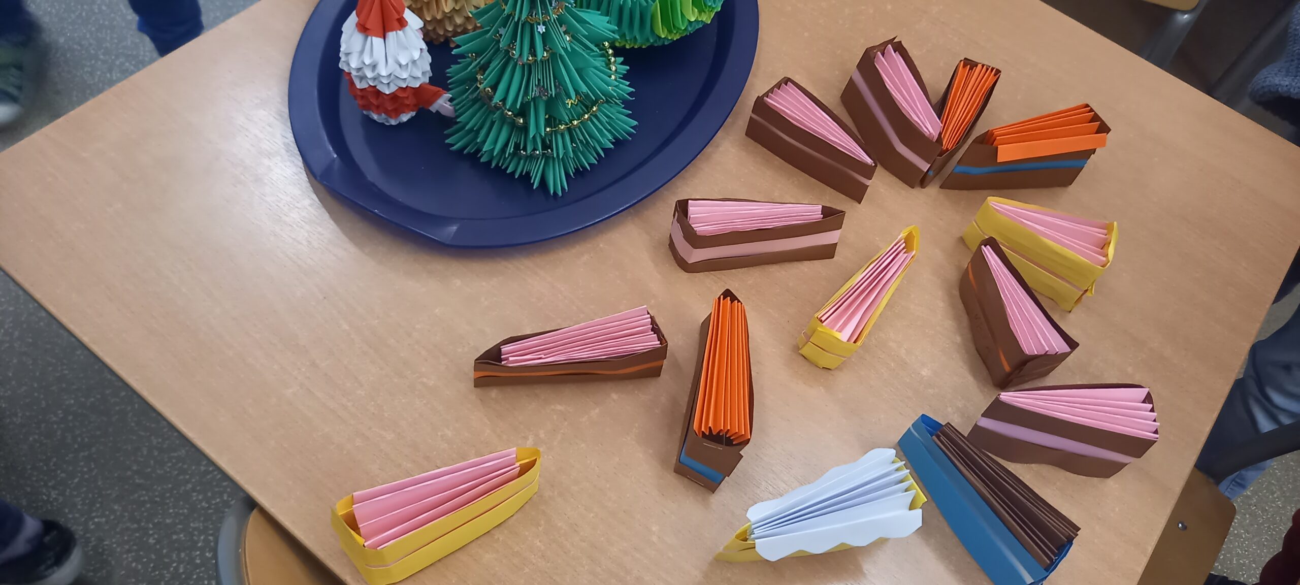 prezentacja prac z origami przestrzennego-torcik