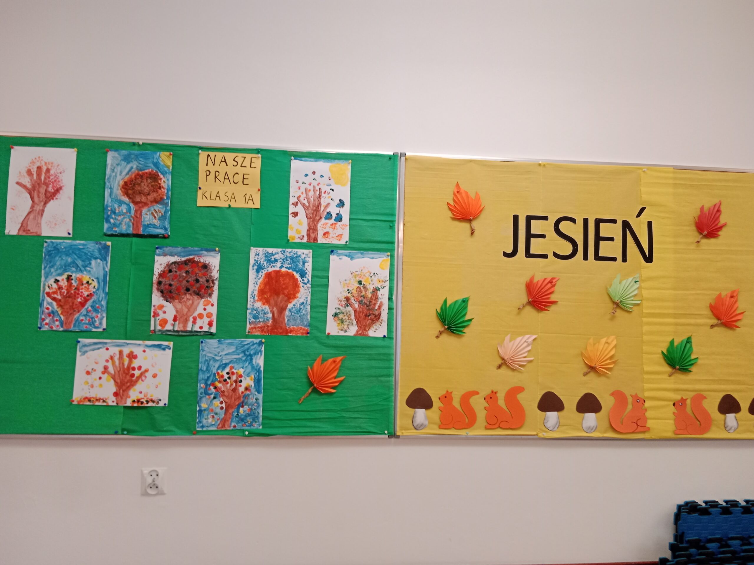 Zdjęcie przedstawia dekorację jesienną, listki, drzewa.